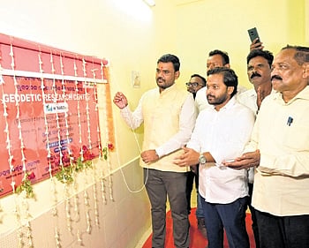 Swain inaugurating the Geodetic Research Lab at BOSE on Tuesday 