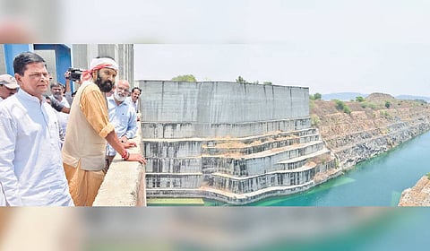 Irrigation Minister N Uttam Kumar Reddy reviewed ongoing works during a visit to the project sites in Nagarkurnool and Wanaparthy districts.