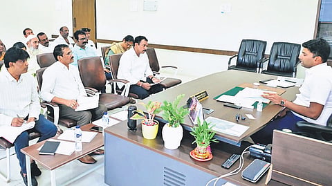 VMC chief Dhyanachandra held the first Town Vending Committee meet.
