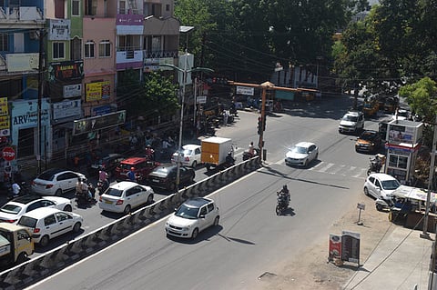 The Road Safety wing of the State Highways Department is all set to remove the traffic signals near the Pal company junction on the Thadagam Anaikatti Road in the city, owing to traffic congestion.