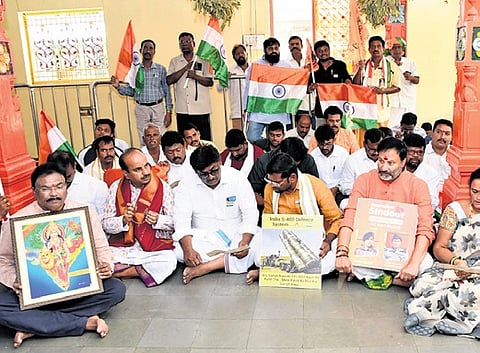 As solidarity to the Indian Army, 
BJP leaders recite Hanuman 
Chalisa at a temple in Tirupati on Saturday