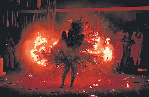 Thee Kuttichathan thira performance