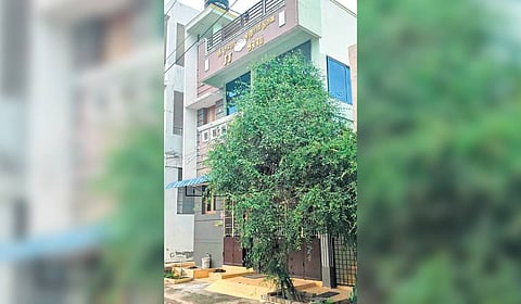 A DVAC team searched the house of Ramachandran and his elder son Santhosh Kumar in Arani 