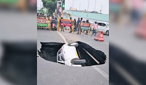 Chennai Metro Rail has distanced 
itself from the road subsidence, stating the sinkhole was unrelated to its operations