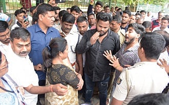 Mayor Sulochana Das on Thursday faced severe protests in Niladri Vihar area of ward no 14 for allegedly making comments in favour of the Bangladeshi immigrants. 