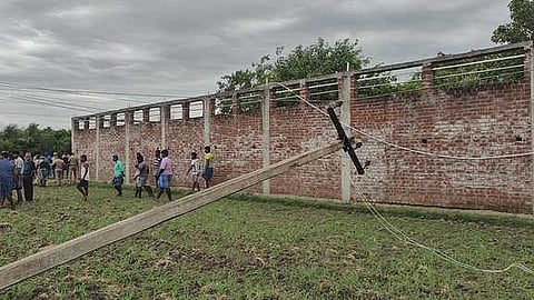 A five-year-old girl was electrocuted and a nine-year-old girl was injured after the duo came into contact with a metal electric pole in Kadanganeri.
