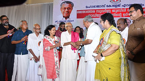 hief Minister Pinarayi Vijayan felicitating writer/critic M K Sanoo during the commencement of the one-year-long celebrations marking 150th anniversary of Maharaja’s College, Ernakulam, on Tuesday. 