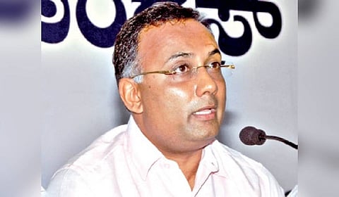 Health minister Dinesh Gundu Rao 