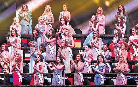 First to arrive at the Hitex Exhibition Centre was reigning Miss World 2024, Krystyna Pyszkova, followed by the families of the contestants, who walked the carpet with pride, ready to support their loved ones one last time at the finale.