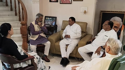 TPCC campaign committee chairman Madhu Yaskhi Goud is all attention as Jana Reddy speaks at the former’s residence in Hyderabad on Wednesday. Vijayashanti, K Keshava Rao and Gutta Sukhender Reddy are also seen 