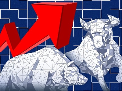 Indian stock markets edge up, IT and PSU banks lead.