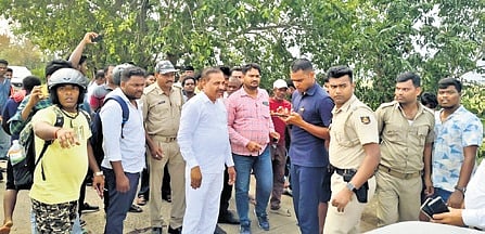 The minister was en route to Ganjam after attending a coordination meeting on Rath Yatra when he noticed an injured motorist lying on the road 