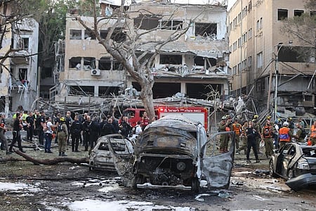 Iran missile strikes kill eight in Israel 