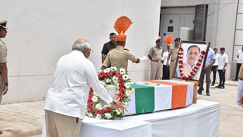 Following the state tribute, his remains were respectfully handed over to his grieving family, including wife Anjali Rupani and son Rushabh Rupani, in the presence of senior dignitaries. 