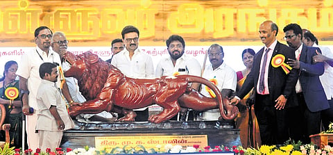 The coordination committee of persons with disabilities honouring CM MK Stalin during the ceremony; (right) Valluvar Kottam in all its splendour 