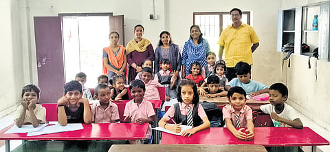 Students and teachers at Byraikulam Government Lower Primary School 