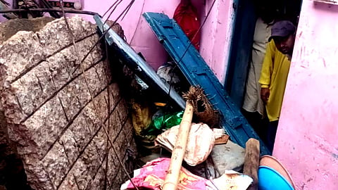 Habib Ansari (52) and his wife Jumera Khatoon (48) died late on Sunday night while they were sleeping in their room. 