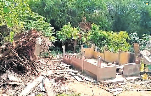The hut of a member of the Scheduled Caste community was vandalised in a caste-based violence at Melamangainallur in Mayiladuthurai on Sunday.