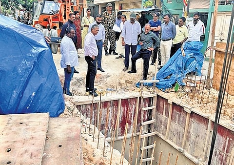 BBMP Chief Commissioner Maheshwar Rao inspects the stormwater drain work in JP Nagar on Monday.