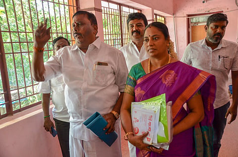AIADMK councillors S Amudha and Chandrasekar staged a walkout from the Tirunelveli Corporation meeting on Monday, condemning the Mayor's alleged unparliamentary remark. 