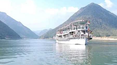 Papikondalu boat tourism.