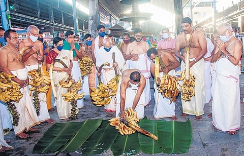 Kazhchakkula offering  at Guruvayur on Uthradam day before Onam