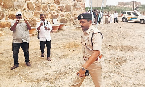 Kadapa SP Ashok Kumar inspects scene of offence in Gandikota forest 