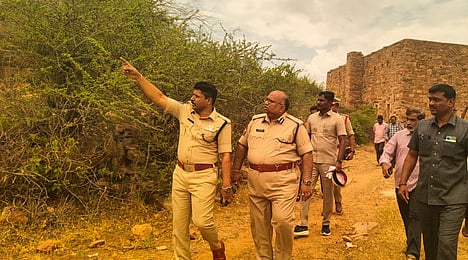 Kurnool range DIG Koya Praveen inspects Gandikota where a minor girl was found dead. 