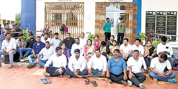 BJD members protesting in front of the AIIMS-BBS burn unit 