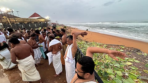 Devotees offerring ‘Bali’ on the occasion of ‘Karkidaka Vavu’ at Shangumugham beach in Thiruvananthapuram on Thursday 