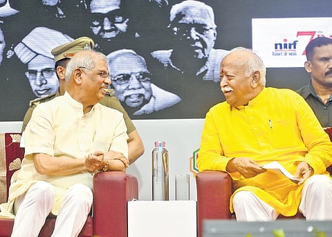 RSS chief Mohan Bhagwat interacts with Kerala Governor Rajendra Arlekar during Gyan Sabha organised in Kochi on Sunday 