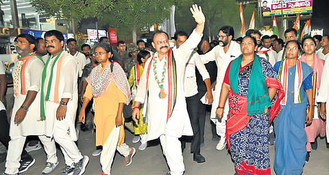 TPCC chief Mahesh Kumar Goud and AICC Telangana in-charge Meenakshi Natarajan during a padayatra in Jogipet of Rangareddy district on Saturday