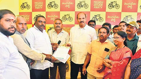 Several local leaders attended the event, where beneficiaries expressed heartfelt gratitude.