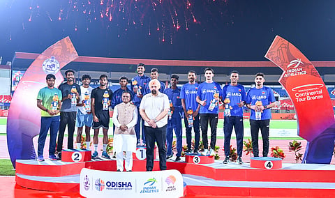 Odisha CM Mohan charan Majhi felcicated the bronze winners of 4x400m relay 