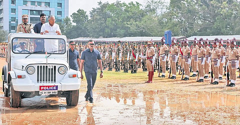 Chief Minister Pinarayi Vijayan inspecting the guard of honour during the Independence Day parade at Central Stadium in Thiruvananthapuram on 
Friday.