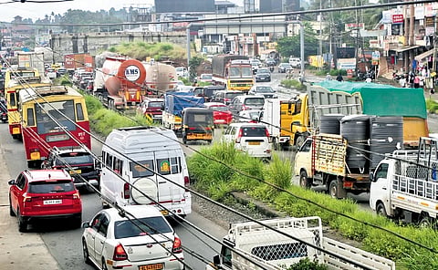 Huge traffic block at Amballur on NH 544 on Saturday 