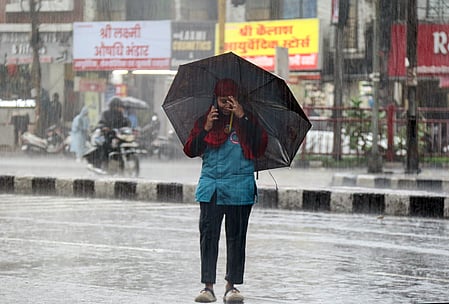 A first-level flood warning is expected by night.