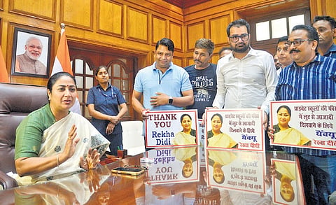 Delhi Chief Minister Rekha Gupta with the Parents of various school, they came to Assembly to Thanks Chief Minister  for  the Bill which supposed to to be passed on 8th August.