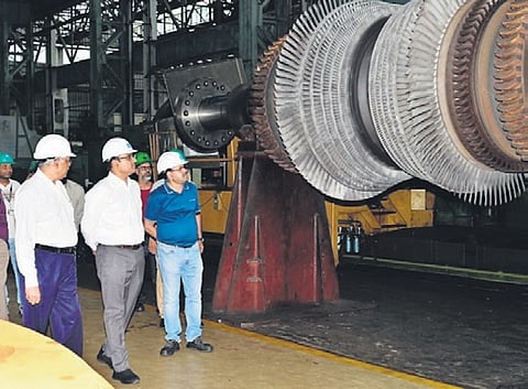  The Managing Director of Andhra Pradesh Power Generation Corporation (APGENCO) KVN Chakradhar Babu, IAS, visited Bharat Heavy Electricals Limited (BHEL), Haridwar very recently, to review the ongoing manufacturing and repair works of critical power equipment being taken up for APGENCO projects. 