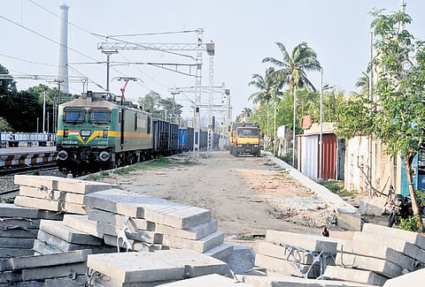  Indian Railways has proposed to extend the suburban platforms at Wimco Nagar to 550 metres, allowing express and mail trains including services bound for Kolkata and other eastern destinations to stop there. 