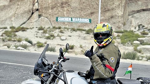 Vilma Crasto Carvalho on the way to Siachen Glacier
