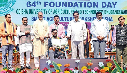 Guv Hari Babu Kambhampati, deputy CM KV Singh Deo, F&ARD min Gokulananda
Mallik and others during the 64th Foundation Day celebrations of OUAT 