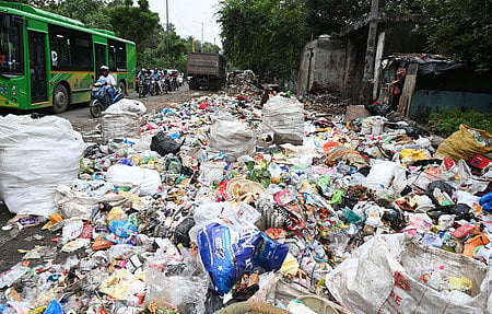 The state government has launched a drive to clean up neglected garbage dumps in cities/