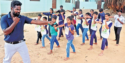 Suresh provides free training to around 300 children, many from single-parent homes or financially struggling families in villages like Thirumani, Mottur, Viruthampattu, and Gudiyattam 