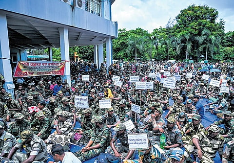 The contractual forest staff staging dharna outside Aranya Bhawan 