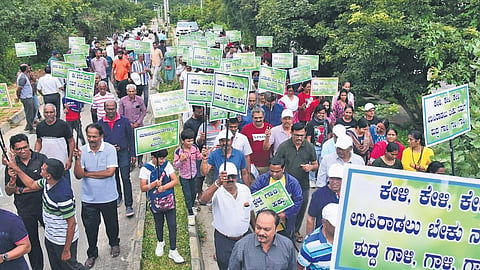 Residents of Banashankari 6th Stage protest against BBMP’s neglect over the Solid Waste Management plant on Sunday 