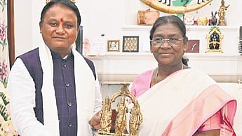 CM Mohan Charan Majhi greeting Prez Droupadi Murmu at Rashtrapati Bhavan in New Delhi on Thursday.