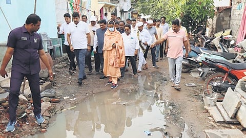 Guntur district collector A Thameem Ansaria inspected various areas reporting diarrhoea cases in the city on Tuesday. 