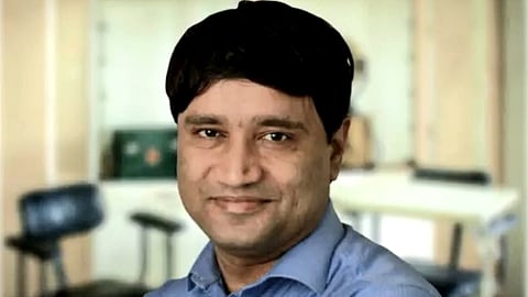 The history of judicial distance in Chaturvedi’s legal battles dates back to 2013. 