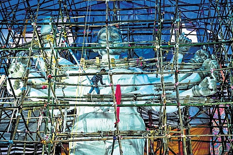 Colouring of the idol underway at Tangibanta.
